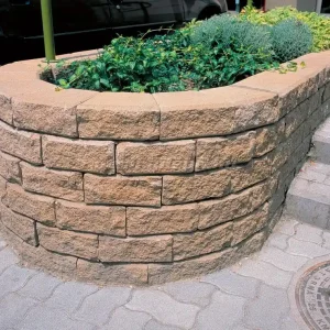 Expressz kézbesítés | KK Kavics Beton, Lisszabon támfal, 20x15,3/23,1 cm, homok